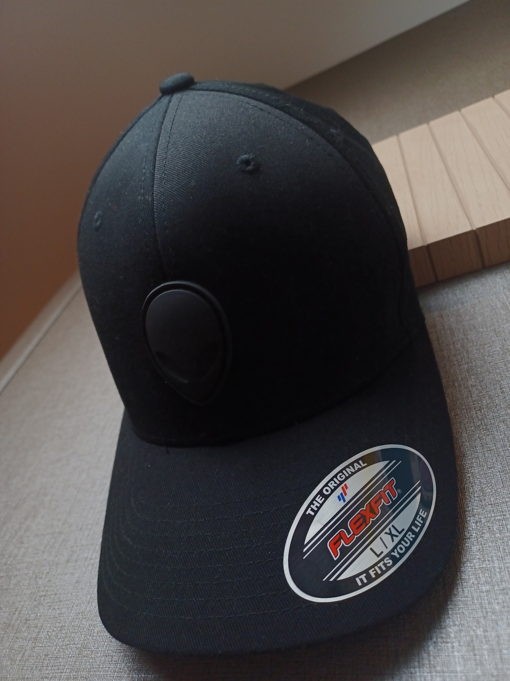 Alienware Flexfit Hat Cap Black Alien Head Logo L/XL Gaming Dell Gamer